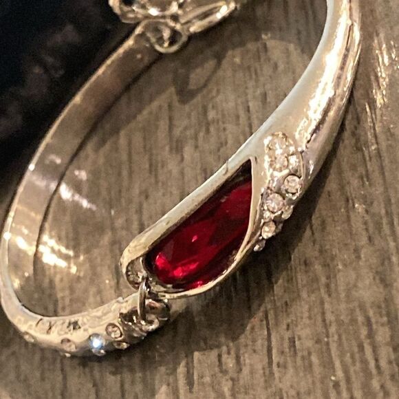 Silver Tone Red Stone Rhinestone Bracelet NWT Elegant - Picture 2 of 4